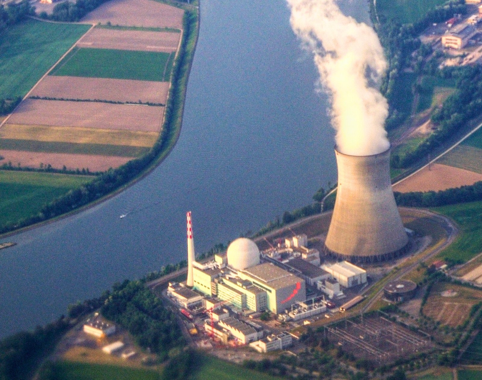 Le retour du nucléaire en Suisse : 59 % des citoyens exigent de nouvelles centrales pour l’avenir